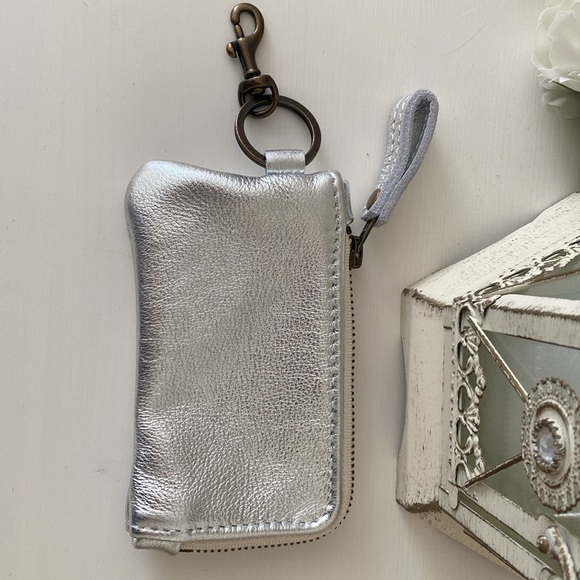Jilly Designs Zip Around Wallet Pouch Wristlet Silver Metallic / Antique Brass - Picture 6 of 14